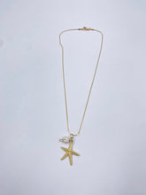 Cargar imagen en el visor de la galería, COLLAR cadena chapa de oro estrella de mar con perla
